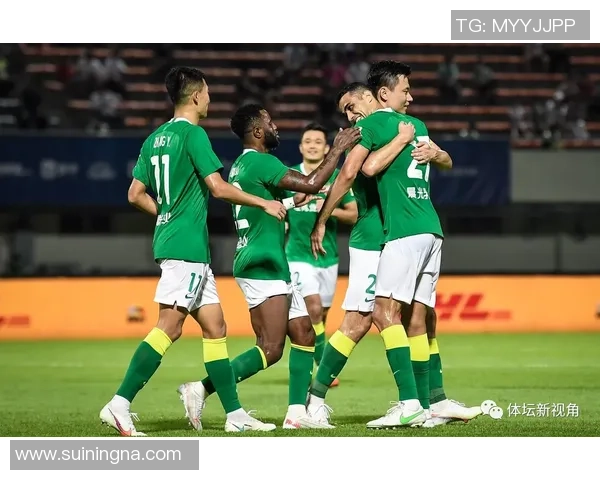 上海足球队在邀请赛积分榜上以79分稳居第一名展现强劲实力